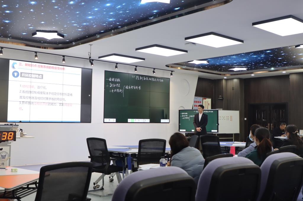 https://www.ayit.edu.cn/__local/0/52/BD/9013D5BE4178F710079EF1B2299_F2296FCB_14271.png
