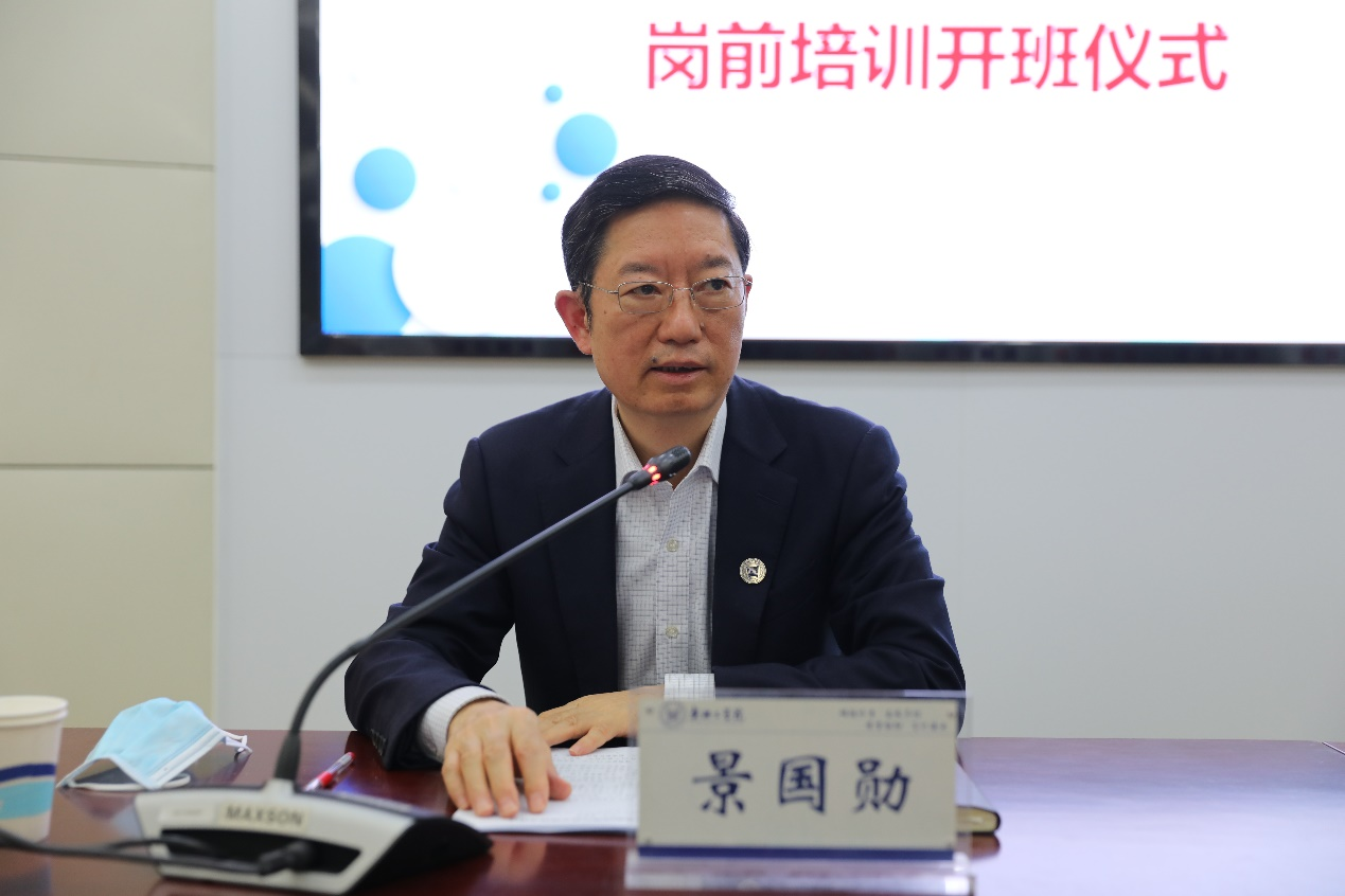 https://www.ayit.edu.cn/__local/4/CD/B7/15F2C502687820D484C67E41A90_BFCD37E0_9ABBE.png
