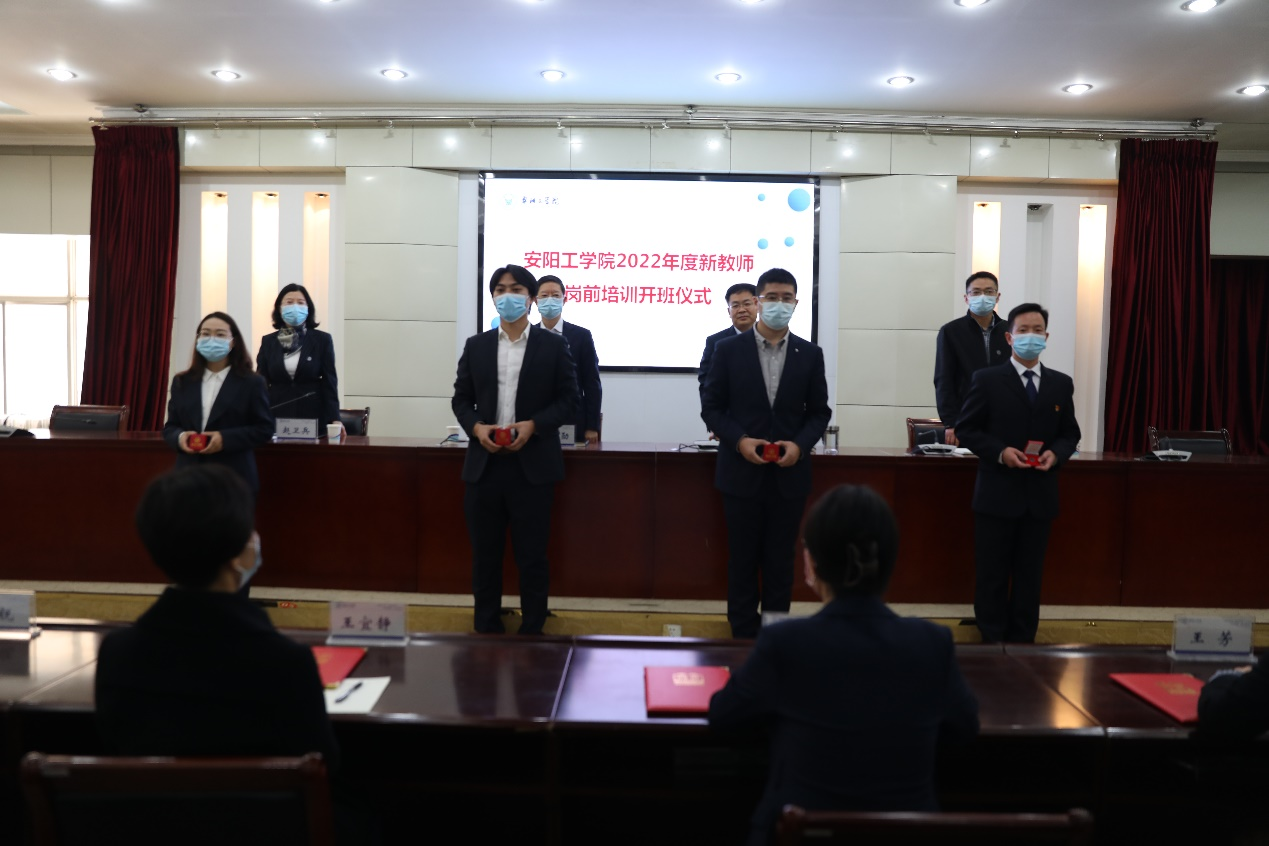 https://www.ayit.edu.cn/__local/8/73/C8/72F47A81C0959C13E38B1CBB9F7_B63EE7C8_BA3DF.png