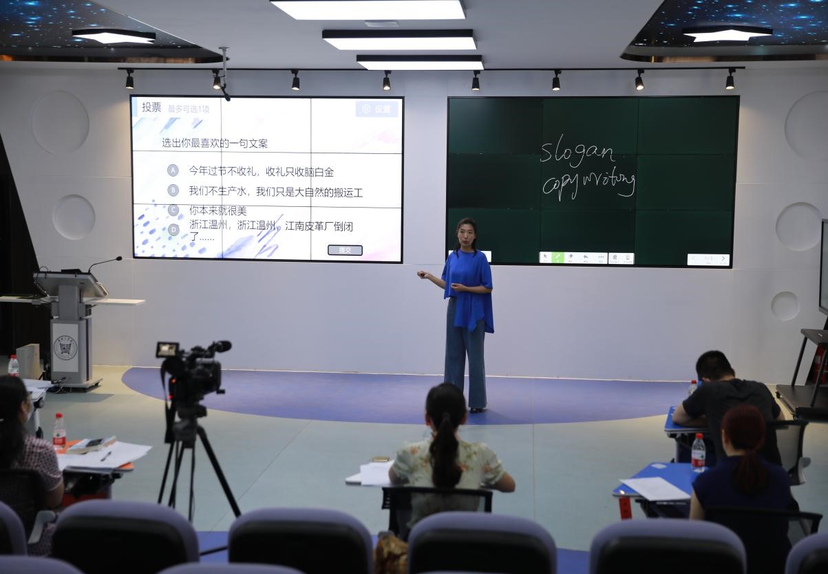 https://www.ayit.edu.cn/__local/8/CA/C1/B7363611212A9AC88FE0FE11012_3607DBB8_1DE7D.jpg